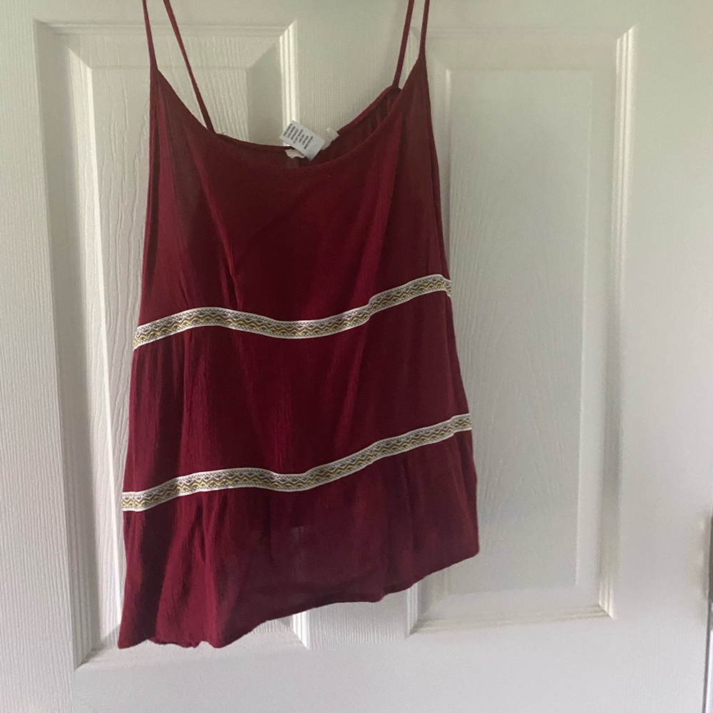 maroon tank top